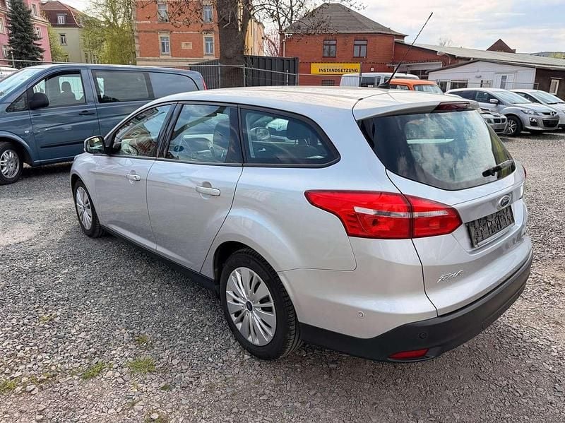 Usado Ford Focus Trend 101 CV (74 kW) 2015 Plateado Familiar