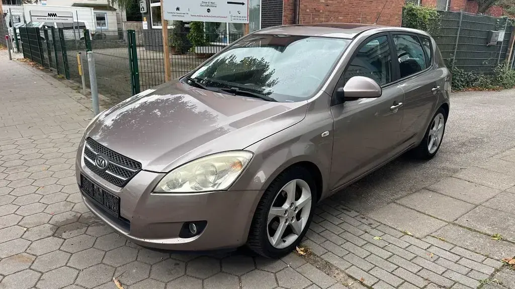 Gebraucht Kia Ceed 122 PS (89 kW) 2008 Beige Kleinwagen