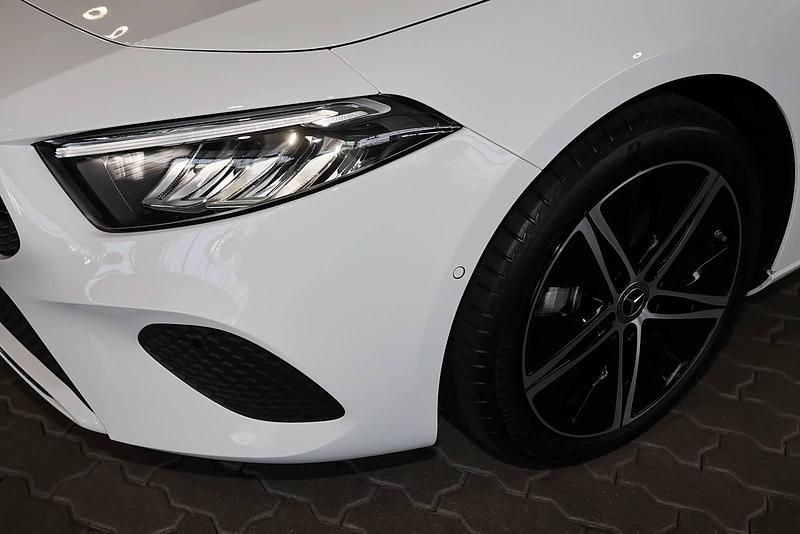 Gebraucht Mercedes A180 Progressive 136 PS (100 kW) 2025 Unilack polarweiß Limousine
