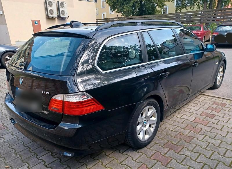 Gebraucht BMW 525 197 PS (144 kW) 2008 Schwarz Kombi