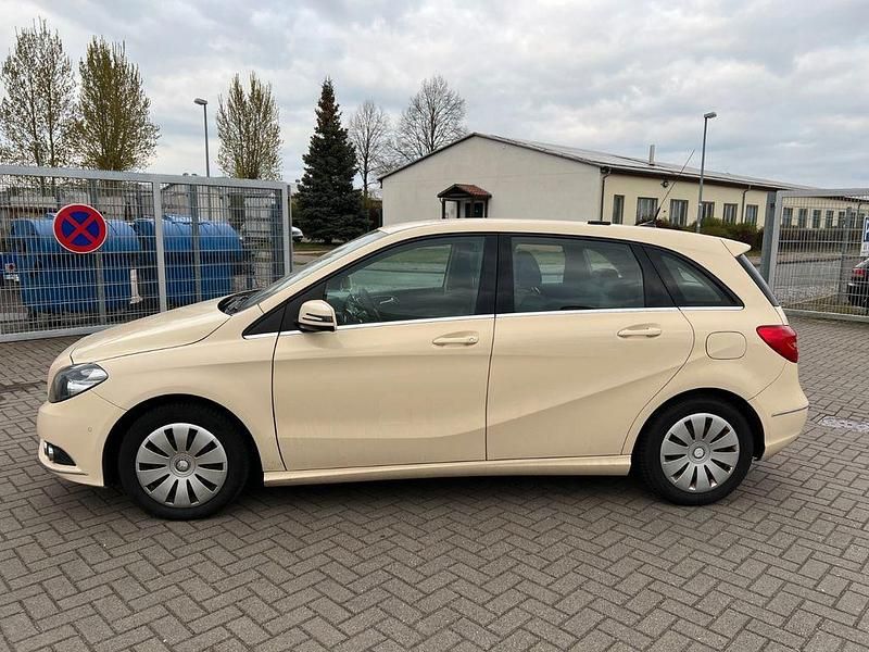 Gebraucht Mercedes B180 109 PS (80 kW) 2014 Beige Van / Kleinbus