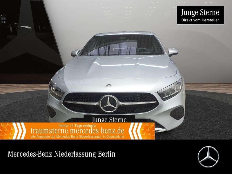 Hightechsilber Gebraucht 2024 Mercedes A180 Progressive Limousine | 25.890 € (Superpreis) - Bild 1/3