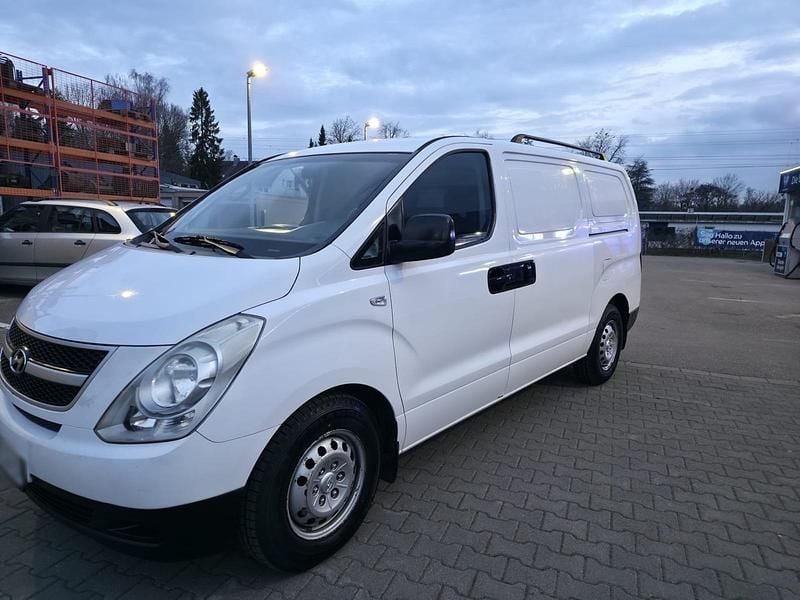 Gebraucht Hyundai H-1 2018 Weiß Van / Kleinbus