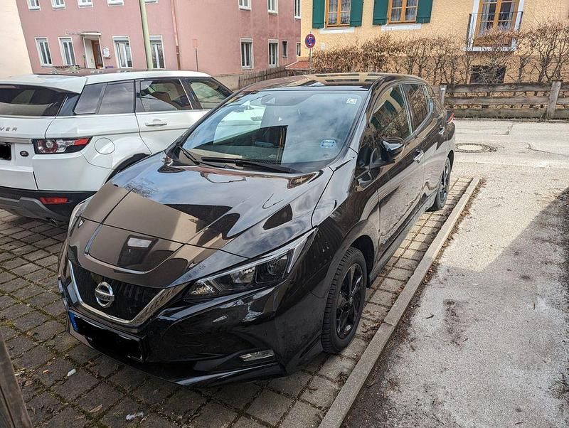Schwarz Gebraucht 2018 Nissan Leaf Tekna Kleinwagen | 12.000 € (Fairer Preis) - Bild 1/4