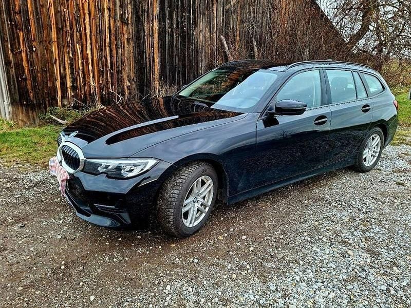 Schwarz Gebraucht 2020 BMW 318 Kombi | 16.220 € (Superpreis) - Bild 1/4