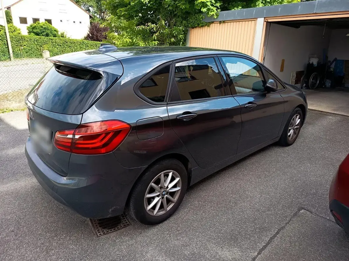 Gebraucht BMW 218 Active Tourer Advantage 136 PS (100 kW) 2016 Grau Van / Kleinbus