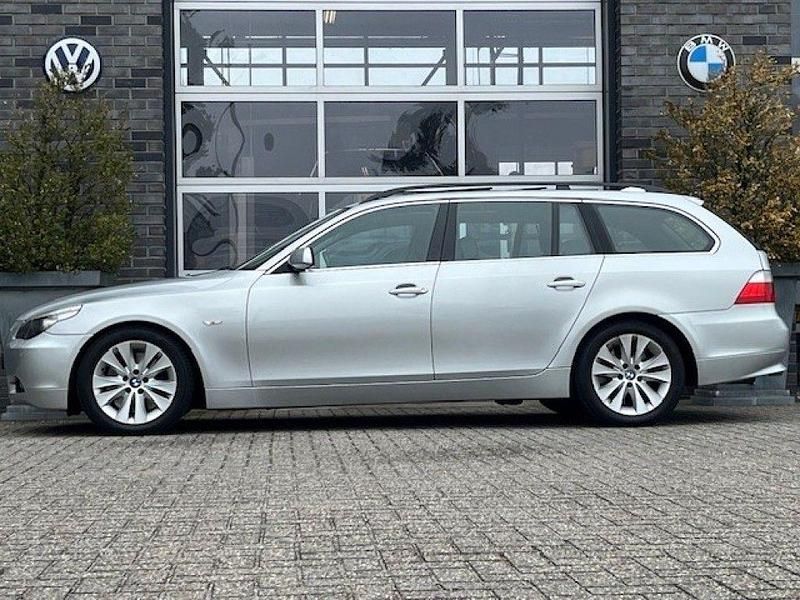 Gebraucht BMW 545 333 PS (244 kW) 2004 Grau Kombi