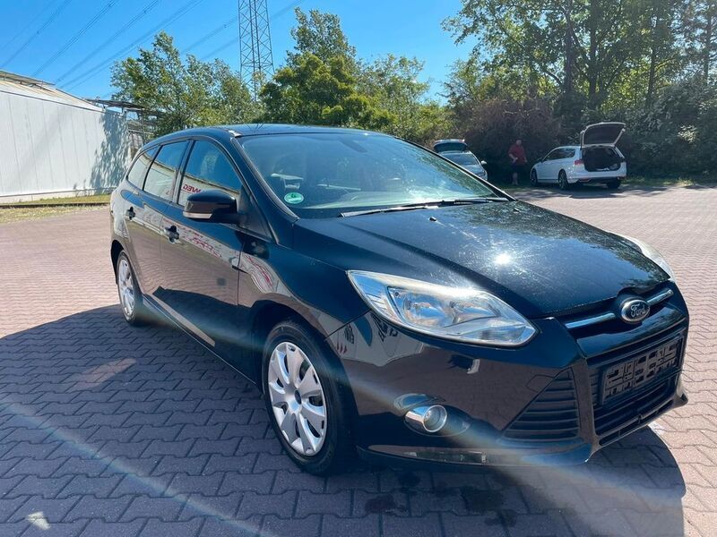 Gebraucht Ford Focus Trend 125 PS (91 kW) 2012 Schwarz Limousine