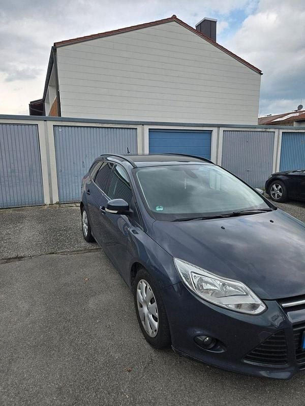 Gebraucht Ford Focus Trend 116 PS (85 kW) 2013 Grau Kombi
