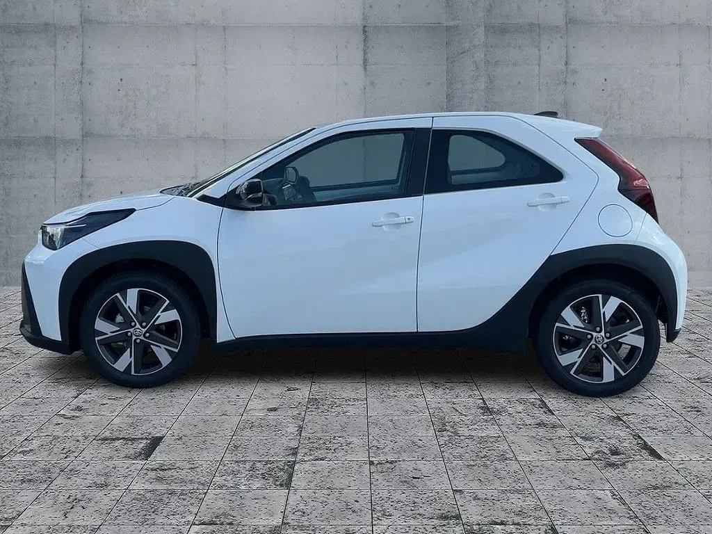 Neu Toyota Aygo X Active 92 PS (67 kW) 2026 Weiß SUV