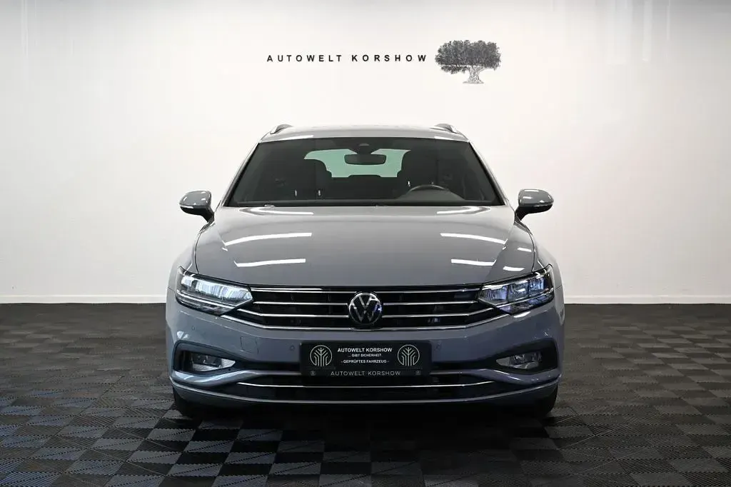 Gebraucht VW Passat Business 200 PS (147 kW) 2023 Mondsteingrau Kombi