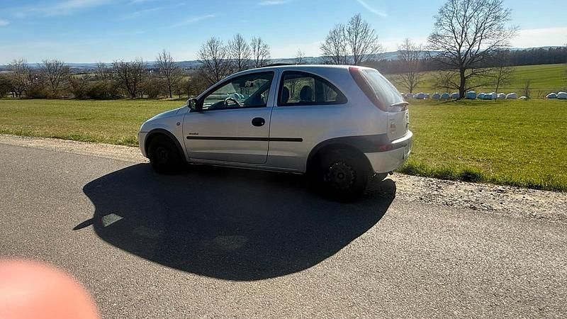 Gebraucht Opel Corsa 58 PS (42 kW) 2002 Silber Kleinwagen