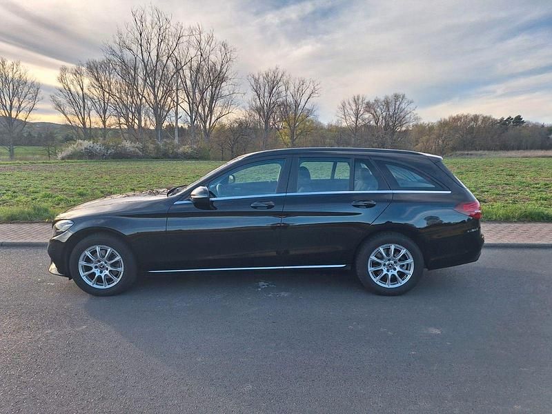 Gebraucht Mercedes C200 160 PS (117 kW) 2021 Schwarz Kombi
