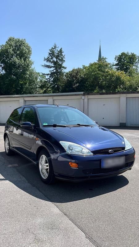 Usado Ford Focus 75 HP (55 kW) 2000 Azul Citadino