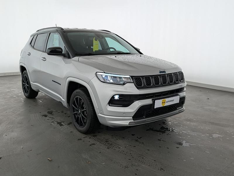 Second-hand Jeep Compass 241 CP (177 kW) 2022 Argintiu SUV