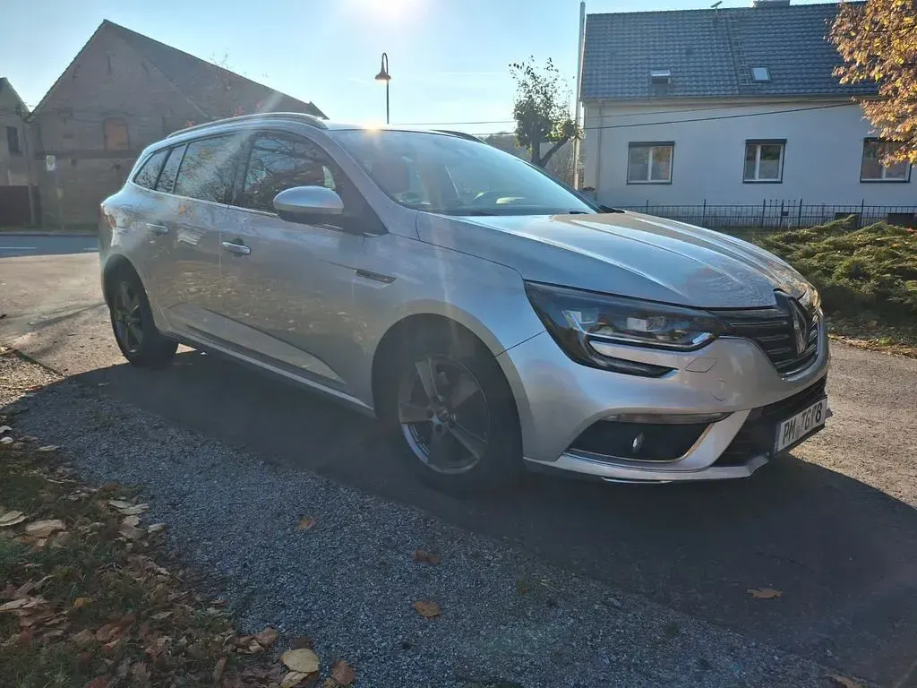 Gebraucht Renault Mégane Bose Edition 131 PS (96 kW) 2018 Silber Limousine