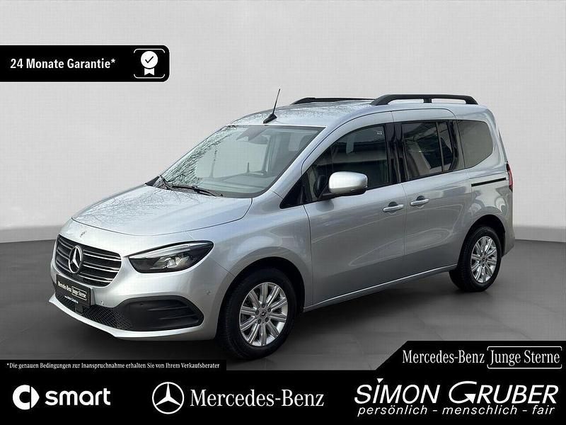 Gebraucht Mercedes T180 Progressive 131 PS (96 kW) 2024 Silber Van / Kleinbus