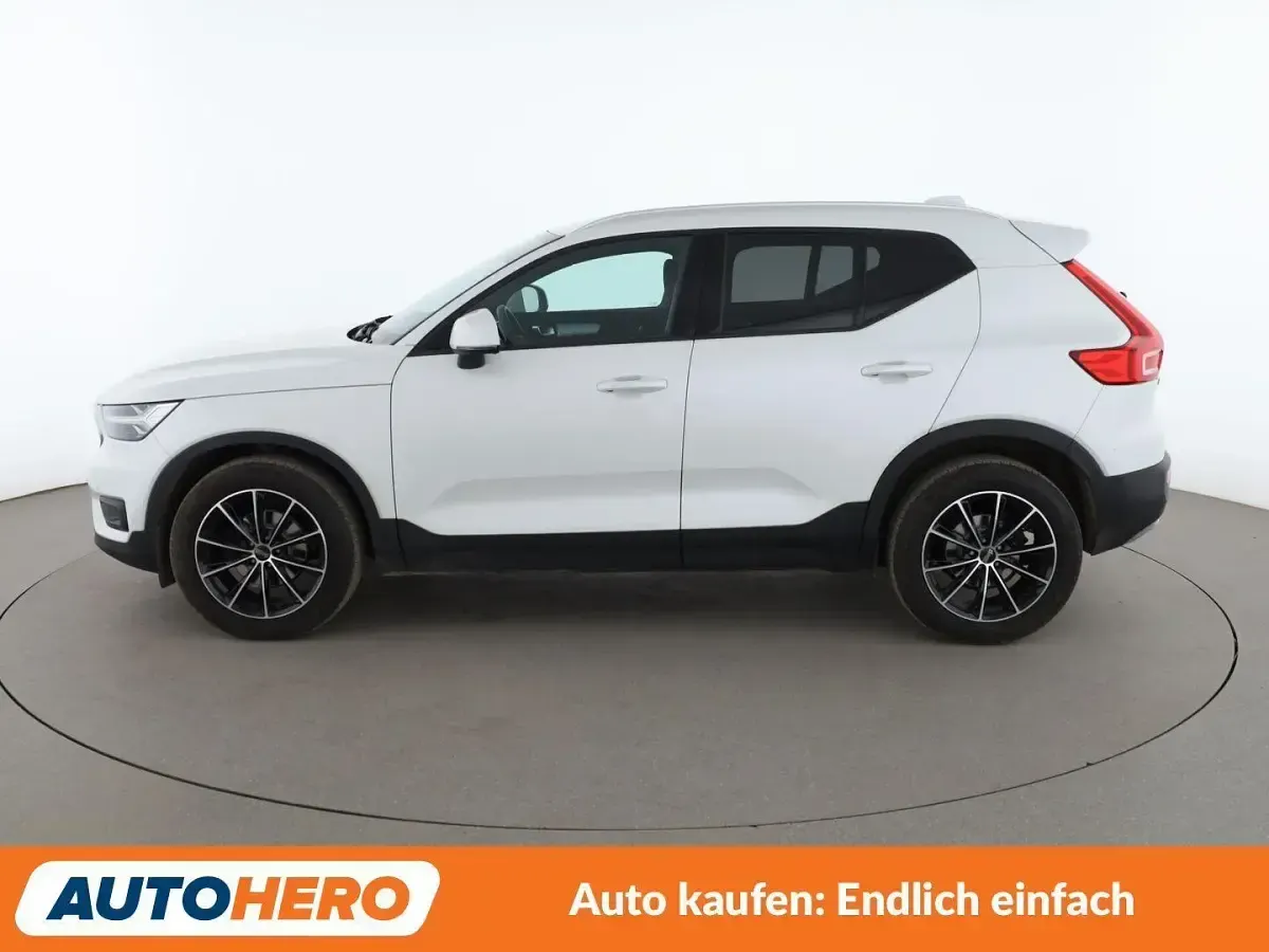 Gebraucht Volvo XC40 Momentum 150 PS (110 kW) 2020 Crystal white SUV