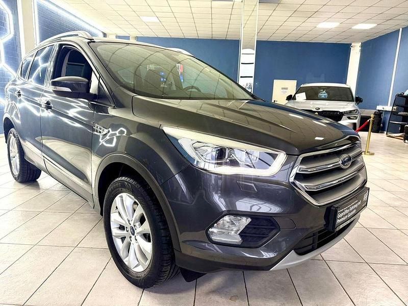 Gebraucht Ford Kuga Titanium 175 PS (128 kW) 2019 Braun SUV