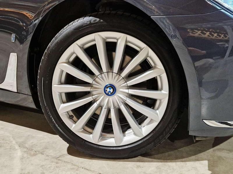 Grau Gebraucht 2017 BMW 740 iPerformance Limousine | 32.500 € (Etwas zu teuer) - Bild 1/4