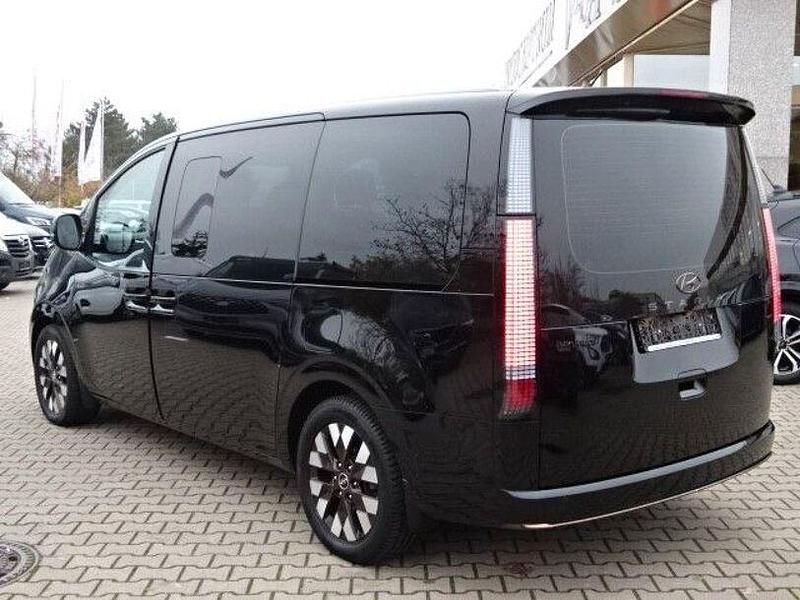 Gebraucht Hyundai Staria Signature 177 PS (130 kW) 2022 Abyss black / mic Van / Kleinbus