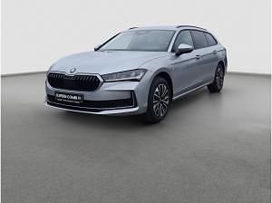 Neu Skoda Superb Selection 204 PS (150 kW) 2025 Silber Kombi