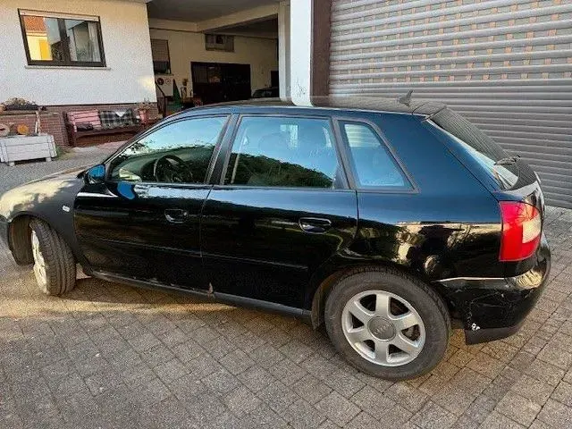 Second-hand Audi A3 Ambition 101 CP (74 kW) 2001 Negru Hatchback