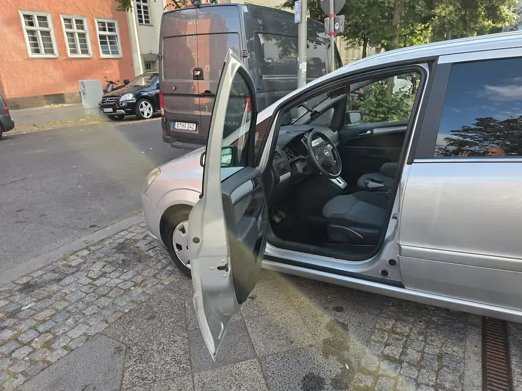 Gebraucht Opel Zafira Catch Me 120 PS (88 kW) 2007 Starsilber iii m2 Van / Kleinbus