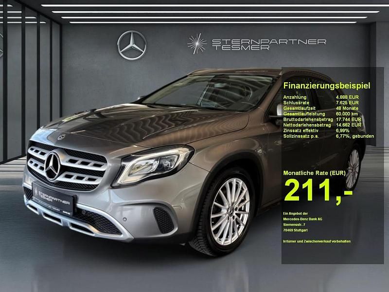 Mountaingrau metallic Gebraucht 2018 Mercedes GLA180 Urban SUV | 18.980 € (Guter Preis) - Bild 1/3