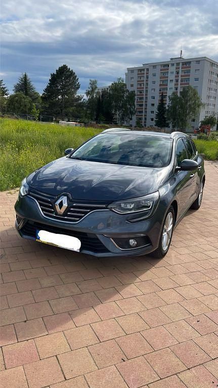 Grau Gebraucht 2017 Renault Mégane IV Intens Limousine | 11.600 € (Fairer Preis) - Bild 1/4