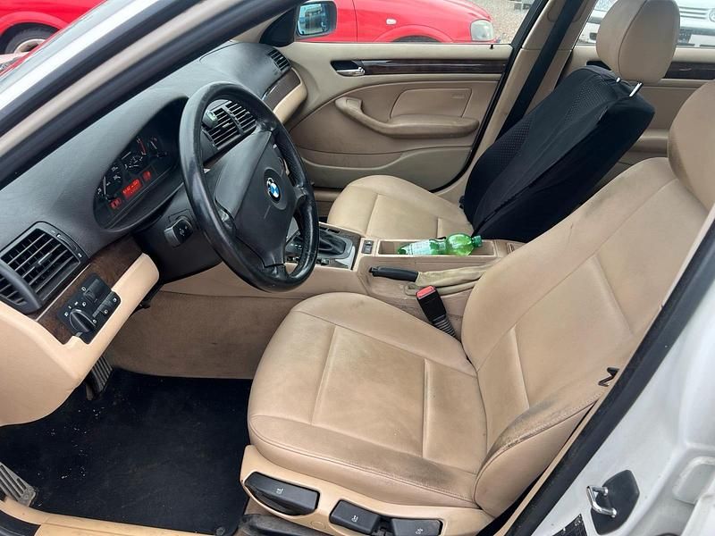 Gebraucht BMW 320 150 PS (110 kW) 2005 Weiß Limousine