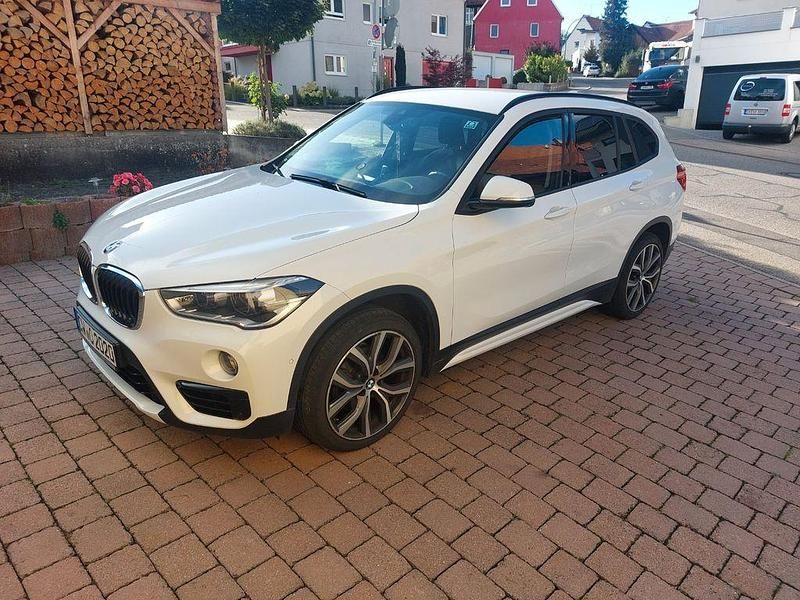 Weiß Gebraucht 2018 BMW X1 Sport Line SUV | 15.450 € (Fairer Preis) - Bild 1/4