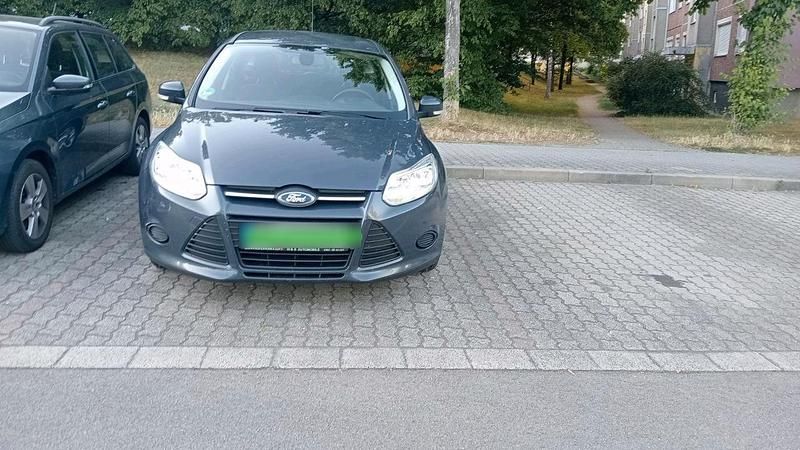 Gebraucht Ford Focus 120 PS (88 kW) 2014 Grau Kombi