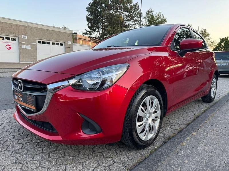 Soul red Gebraucht 2016 Mazda 2 Center-Line Limousine | 9.975 € (Fairer Preis) - Bild 1/4