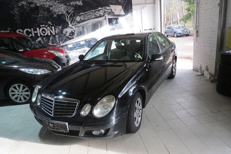 Gebraucht Mercedes E220 Classic 170 PS (125 kW) 2007 Blau Limousine