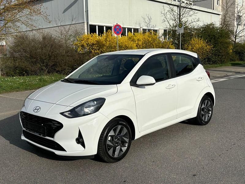 Gebraucht Hyundai i10 67 PS (49 kW) 2024 Weiß Kleinwagen