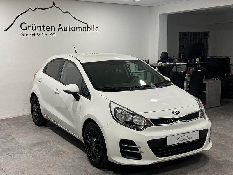 Gebraucht Kia Rio 84 PS (61 kW) 2016 Weiß Limousine
