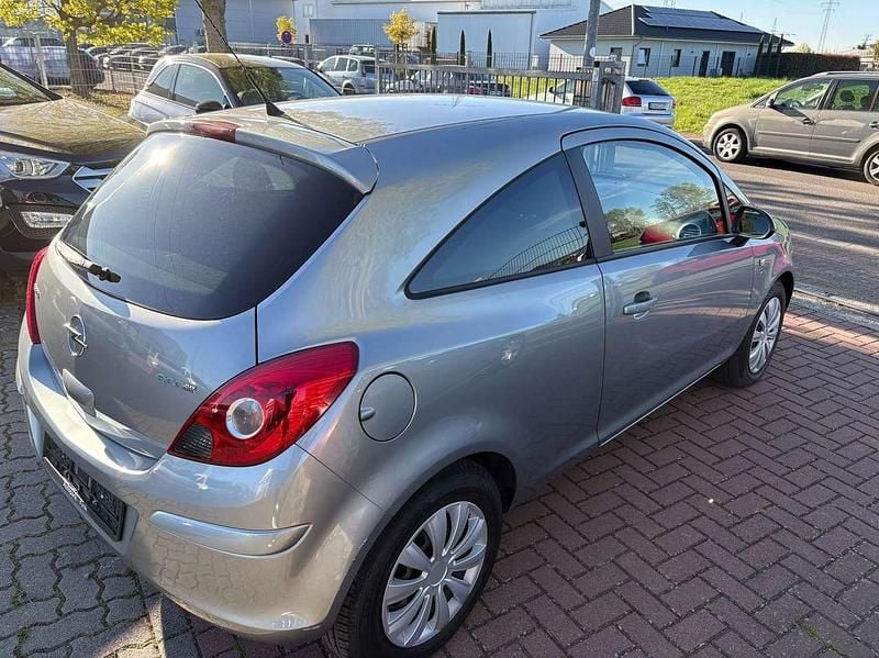 Gebraucht Opel Corsa Edition 69 PS (50 kW) 2010 Silbersee/perl silber (m2) Kleinwagen