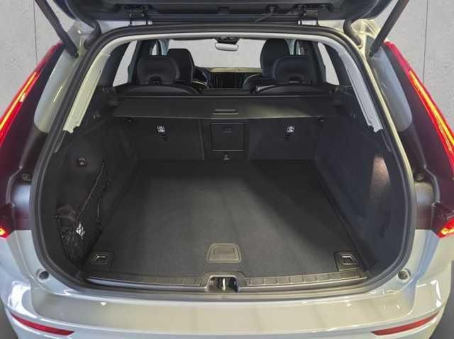 Gebraucht Volvo XC60 Core 250 PS (183 kW) 2024 Vapour grey SUV