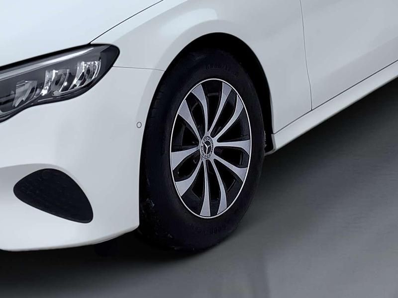 Gebraucht Mercedes E220 Avantgarde 197 PS (144 kW) 2024 Unilack polarweiß Kombi