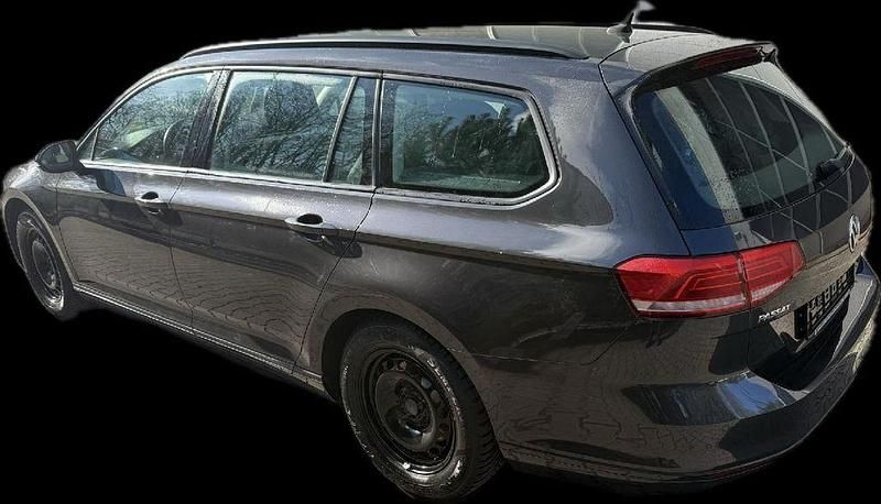 Gebraucht VW Passat Trendline 150 PS (110 kW) 2018 Mangangrau metallic Kombi