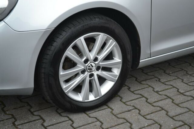 Gebraucht VW Golf VI Style 105 PS (77 kW) 2011 Silber metallic Kleinwagen