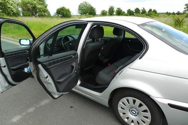 Gebraucht BMW 318 114 PS (83 kW) 2002 Silber metallic Limousine