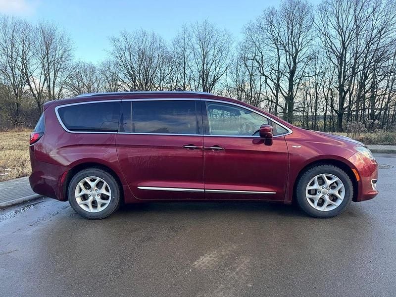 Gebraucht Chrysler Pacifica 292 PS (214 kW) 2018 Rot Van / Kleinbus