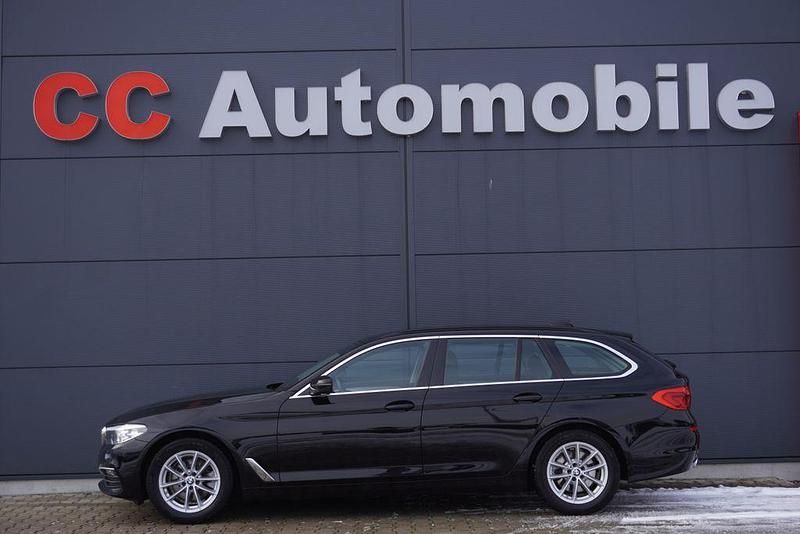 Schwarz Gebraucht 2019 BMW 520 Performance Kombi | 16.880 € (Guter Preis) - Bild 1/4