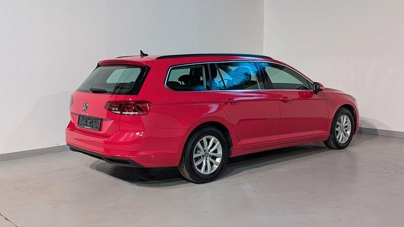 Gebraucht VW Passat Business 122 PS (89 kW) 2023 Rot Kombi