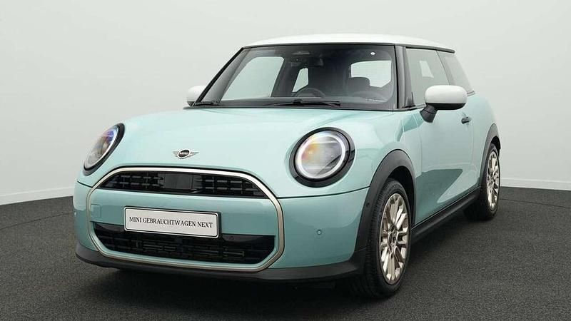 Grün Gebraucht 2024 Mini Cooper Favoured Kleinwagen | 25.184 € (Guter Preis) - Bild 1/4