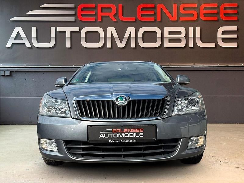 Grau Gebraucht 2012 Skoda Octavia Ambition Kombi | 8.690 € (Superpreis) - Bild 1/4