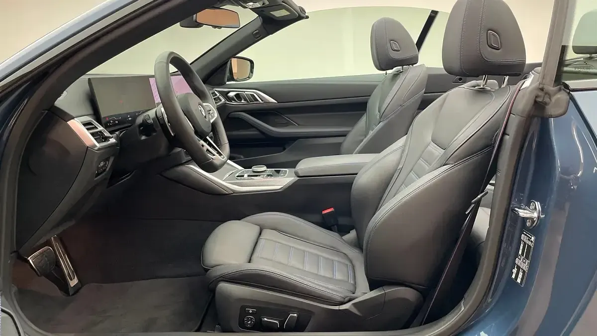 Gebraucht BMW 420 Comfort Edition 184 PS (135 kW) 2025 Arctic race blue metallic Cabrio