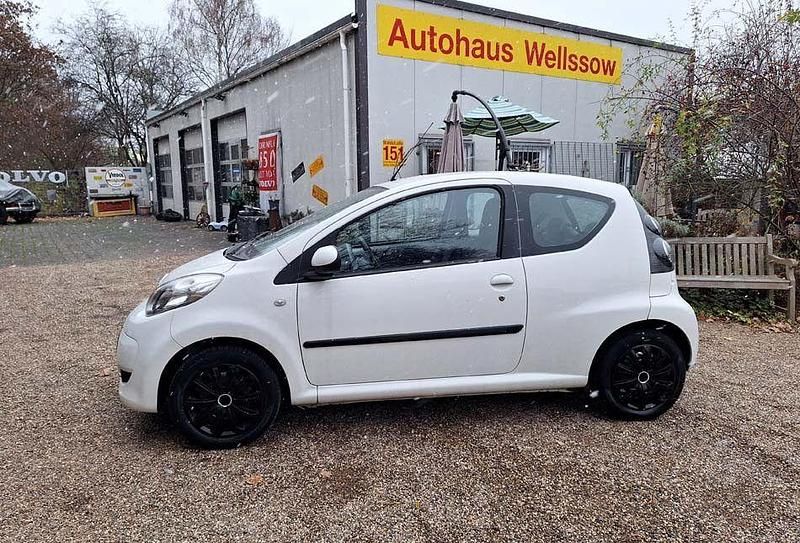 Weiß Gebraucht 2012 Citroën C1 Kleinwagen | 2.890 € (Fairer Preis) - Bild 1/4